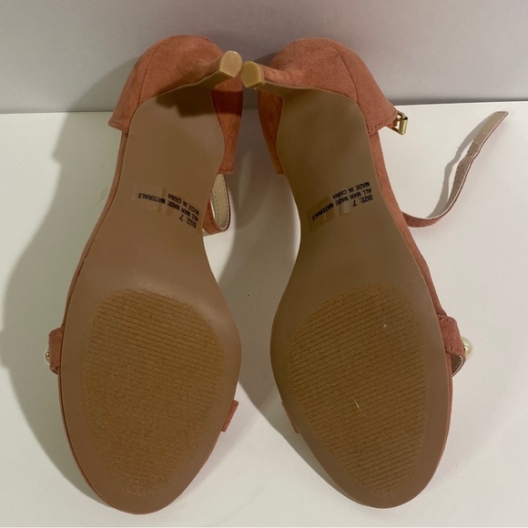 Qupid Women's 7 Tan Heels W/Pearl Accents - Picture 6 of 8